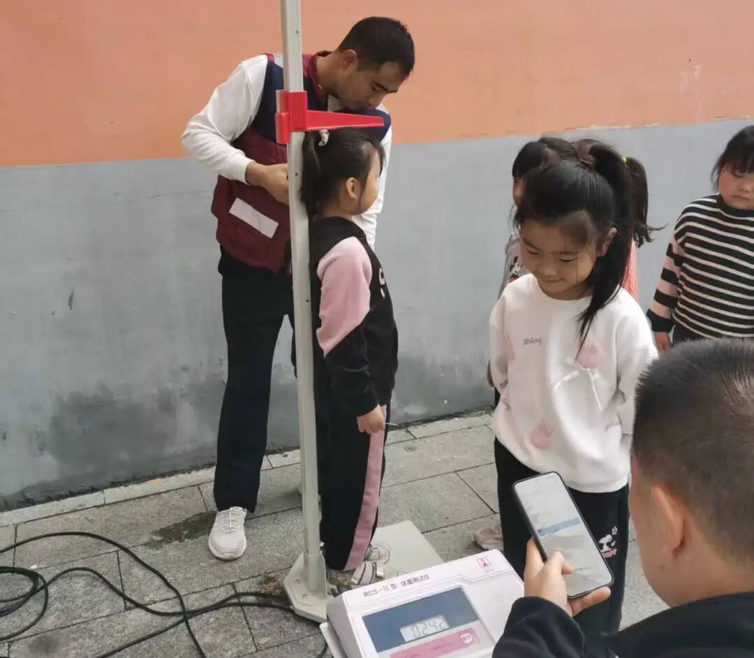 小体检见证大健康 唐河县疾控中心进校园开展学生常见病监测